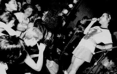 Bikini_Kill_pic2.jpg (14450 bytes)